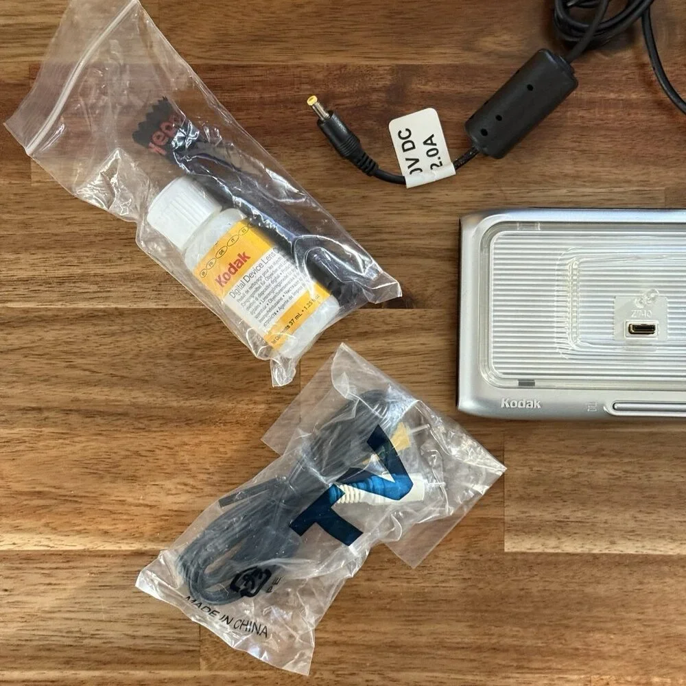 Kodak EasyShare Camera Dock Kit Dock Series C V Z P Camera Bag Lens Cleaning Kit